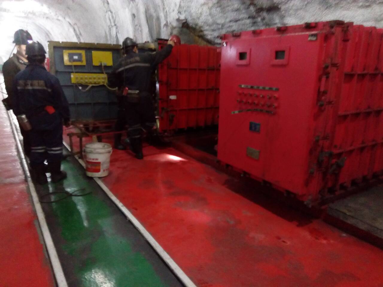 88038威尼斯检测高压软起动在矿用隔爆型水泵上利用(图1)